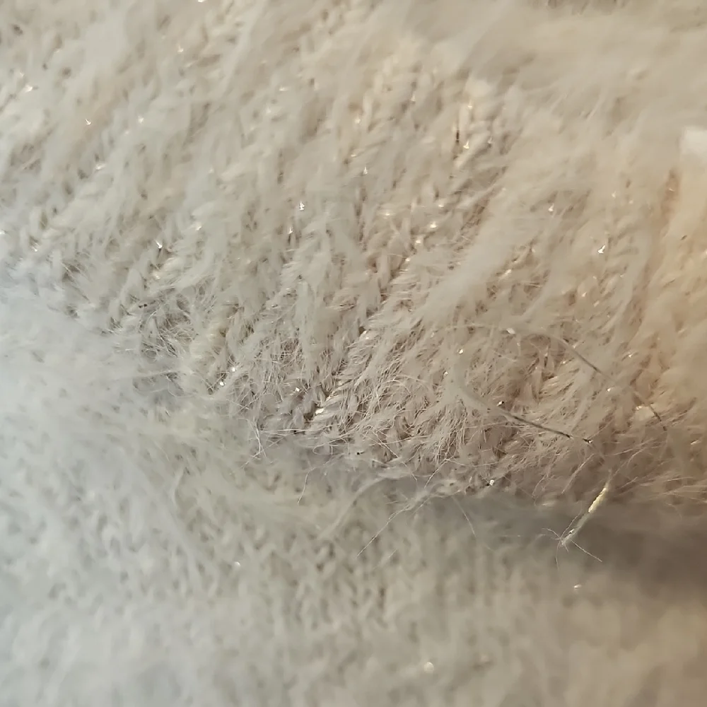 Sugar & Jade NWT Girls Cream Fuzzy Super Soft  Cropped Sweater Size Small (8)